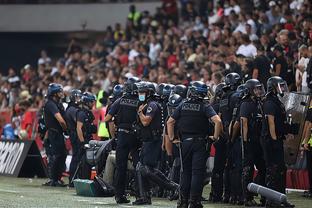 欧文突破防守造成杀伤，制造罚球