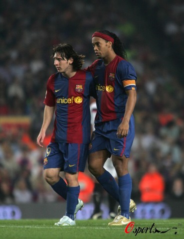 凌晨4点：欧冠19亿欧元对决，利物浦19人战国米，萨拉赫被弃！