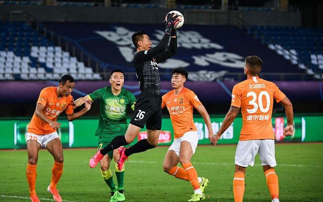 国足新主帅引发热议（国足新帅上任引热议）