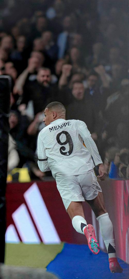 高薪核心拒改踢法！炮轰主帅复制C罗闹剧