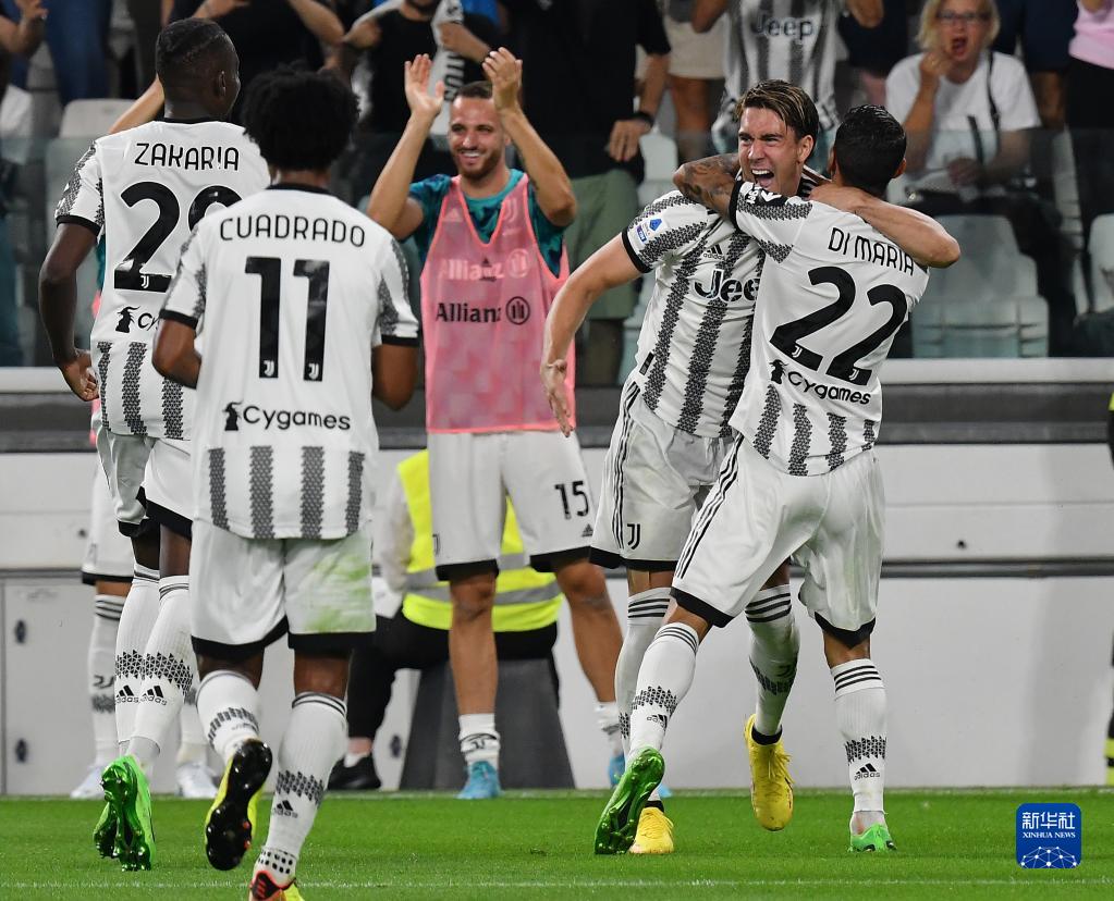 阿姆斯特丹市长：已对阿贾克斯球场燃放烟花一事展开调查