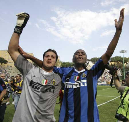 绿帽哥：皇马董事会今晨7点召见阿隆索，紧急召开危机会议