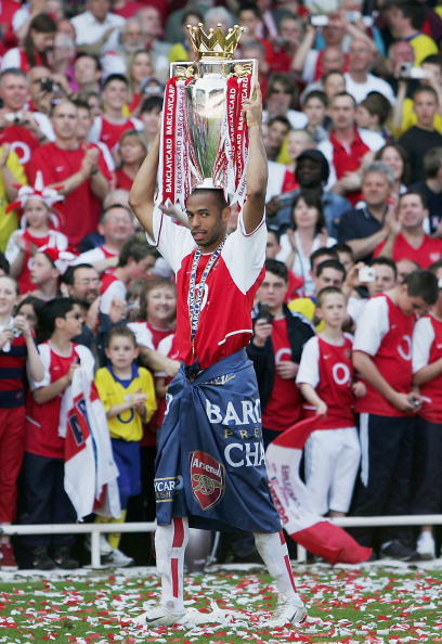 脸都不要了!欧联冠军踢出耻辱一战，主场2红5黄输球又输人（欧联冠军耻辱之夜：主场2红5黄，输球又丢人）