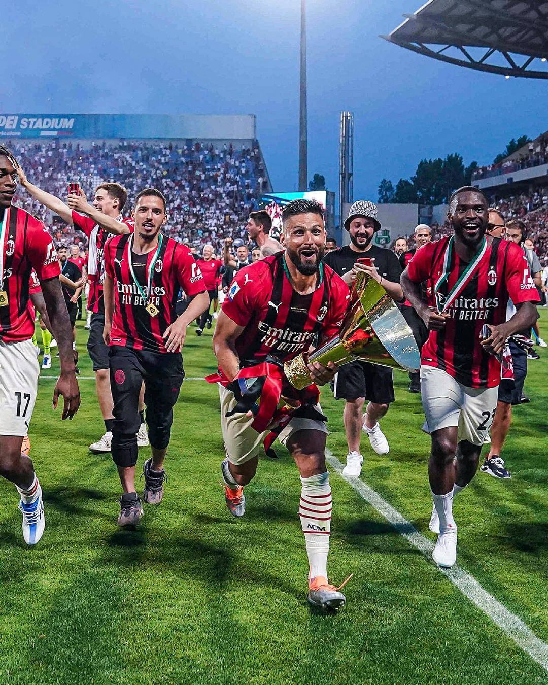 官方：英冠升班马雷克瑟姆签下莱斯特城后卫考迪