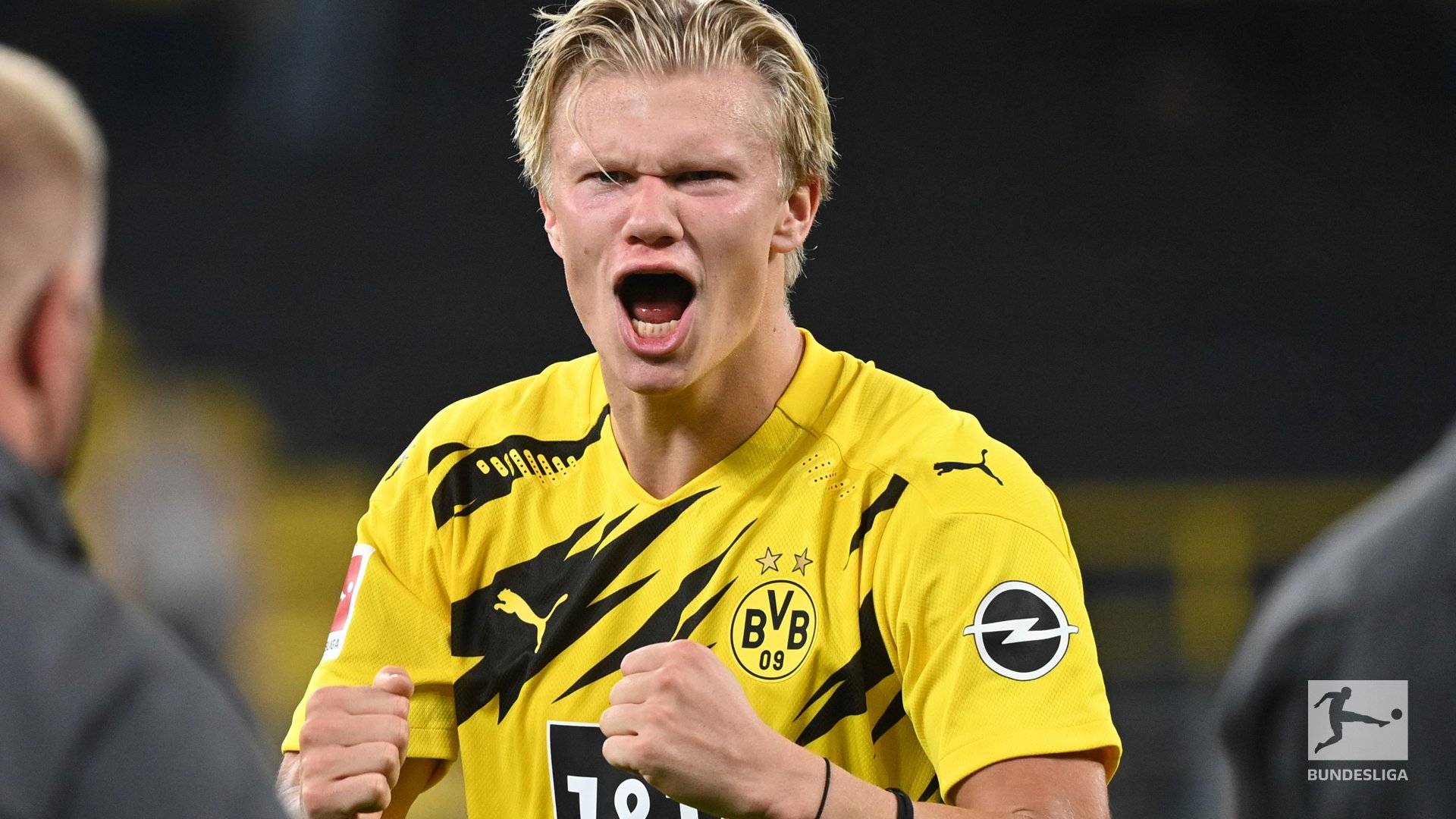 记者：曼联计划明夏每周削减一百万镑工资支出，用于引进中场（记者称曼联拟于明夏每周缩减100万英镑薪资支出，为中场引援腾出预算）