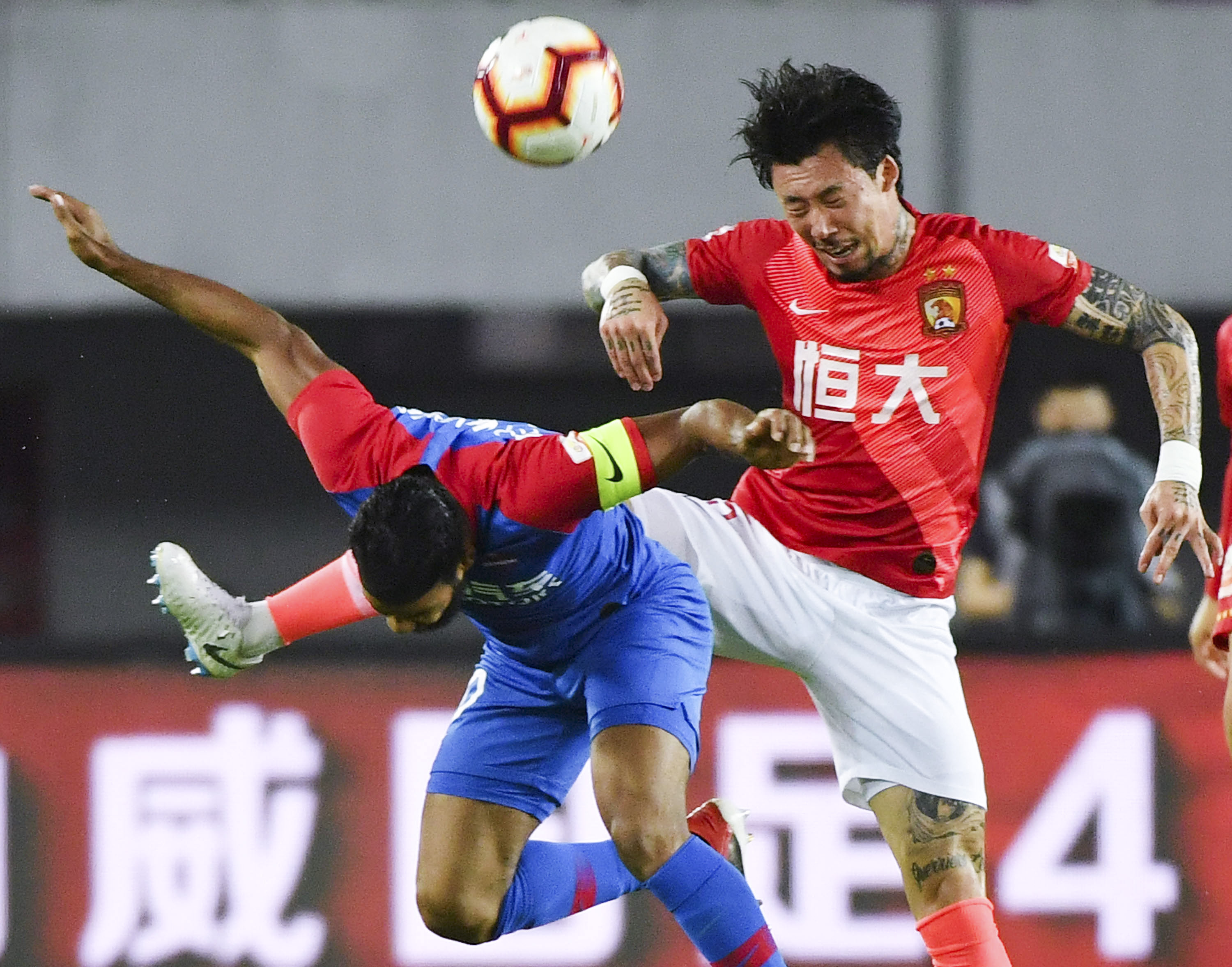 德天空：曼联已向莱比锡明确表示，他们仍在对谢什科的竞争中