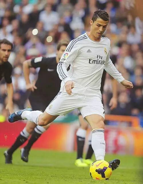 世体：薪水报价远不如利物浦和拜仁，巴萨基本退出格伊争夺战（世界体育报：薪资条件逊于利物浦和拜仁，巴萨基本放弃引进格伊）