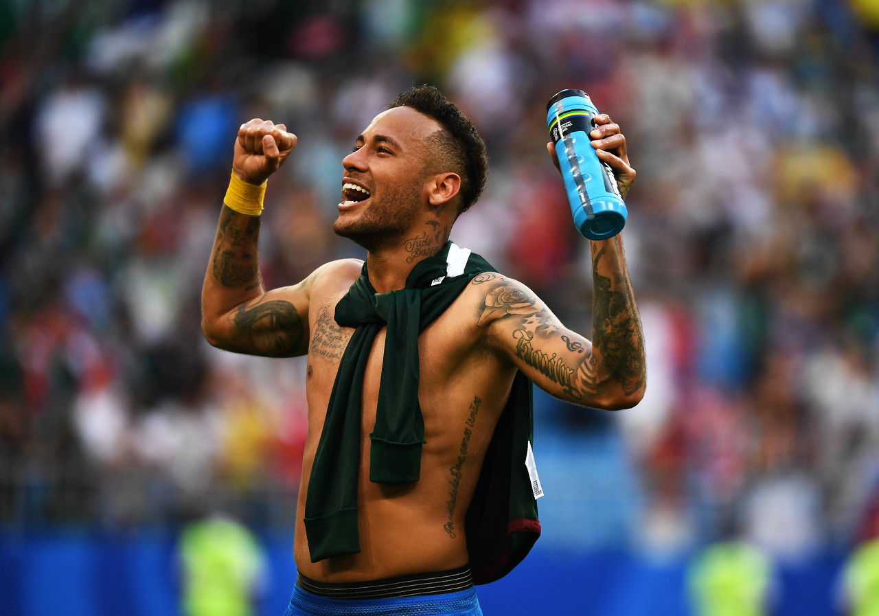 国安备战足协杯决赛，法比奥入选，韩佳奇随队助战，球队士气高昂。（国安剑指足协杯决赛：法比奥入列，韩佳奇随队压阵，士气如虹）