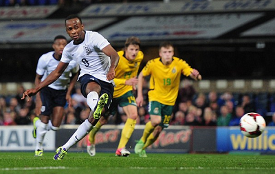 突发！阿诺德左腿受伤离场 皇马防线遭遇重创