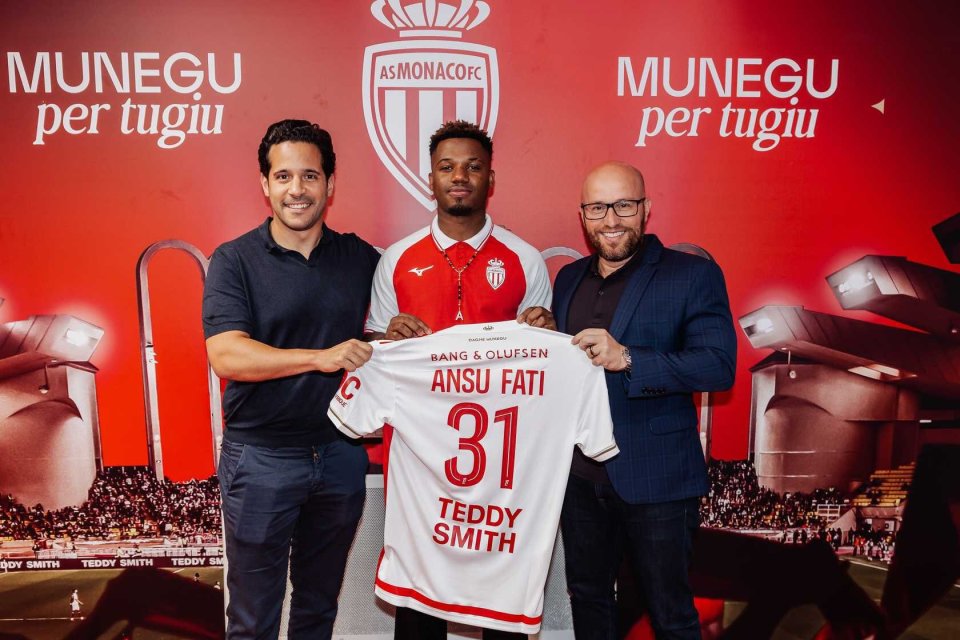 造访迈阿密国际，特雷泽盖晒与梅西合影：毋庸置疑的第一人